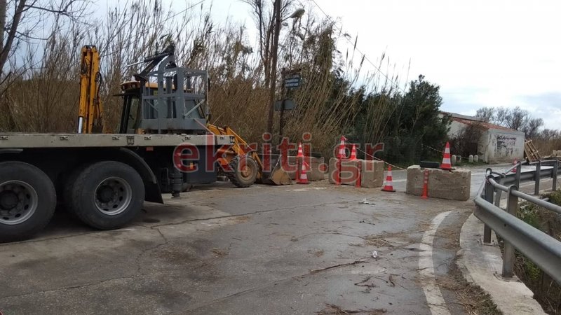 Χανιά: Η τοποθέτηση στρατιωτικής γέφυρας στον Πλατανιά [εικόνες] | iefimerida.gr 4