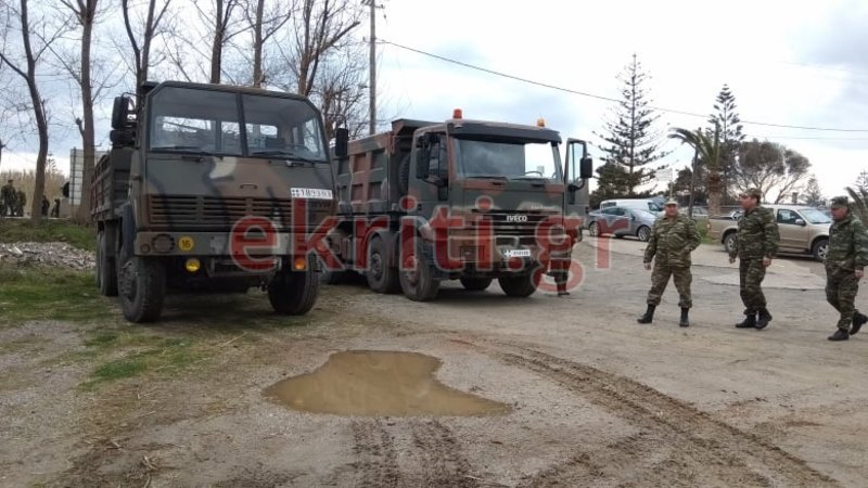 Χανιά: Η τοποθέτηση στρατιωτικής γέφυρας στον Πλατανιά [εικόνες] | iefimerida.gr 3