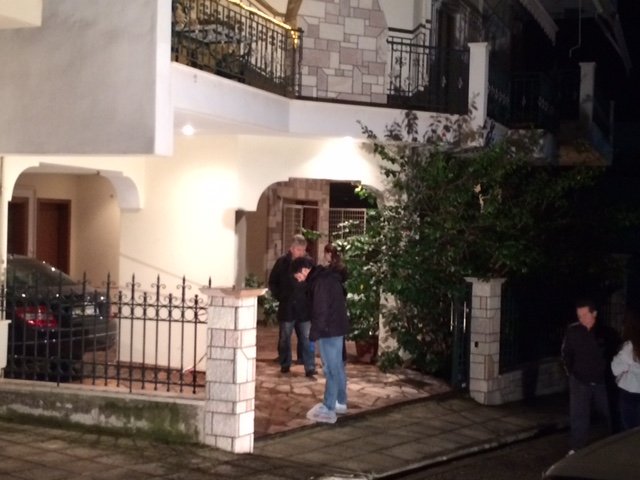 Επίθεση με γκαζάκια σε σπίτι Ταξίαρχου της Αστυνομίας [εικόνες] | iefimerida.gr 0