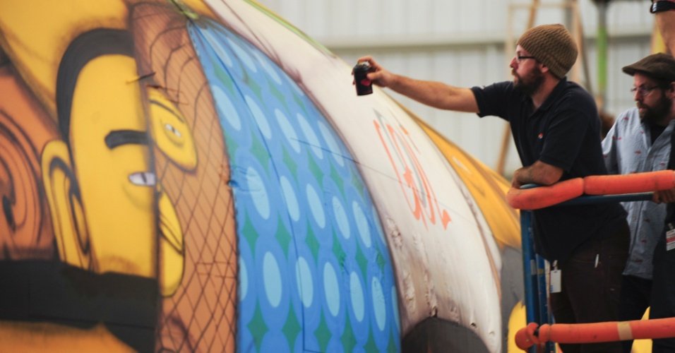 Το γκράφιτι ταιριάζει στην Εθνική Βραζιλίας - Ενα αεροπλάνο ειδικά ζωγραφισμένο για την ομάδα του Μουντιάλ [εικόνες] | iefimerida.gr 2