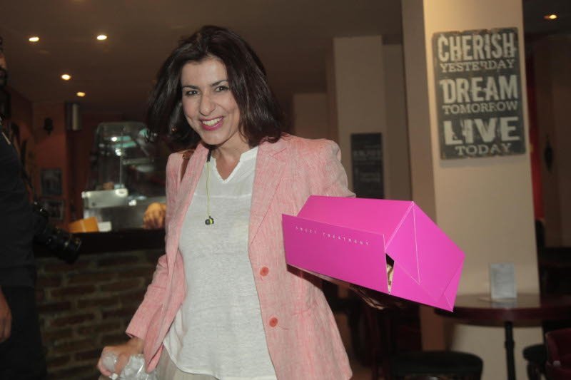 Γενέθλια στη σκιά της δημοπρασίας -Δημοσιογράφος έσβησε κεράκια περιμένοντας τις τηλεοπτικές άδειες [εικόνες] | iefimerida.gr 3