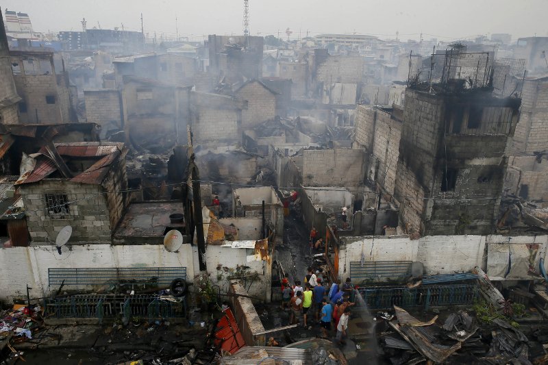 Πύρινη λαίλαπα  αποτέφρωσε τα σπίτια 15.000 κατοίκων παραγκούπολης στη Μανίλα [εικόνες]  | iefimerida.gr 0