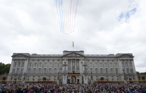 Η βασίλισσα Ελισάβετ γιόρτασε με λαμπρότητα τα γενέθλιά της και πήγε αμέσως μετά στο νοσοκομείο [εικόνες] | iefimerida.gr 0