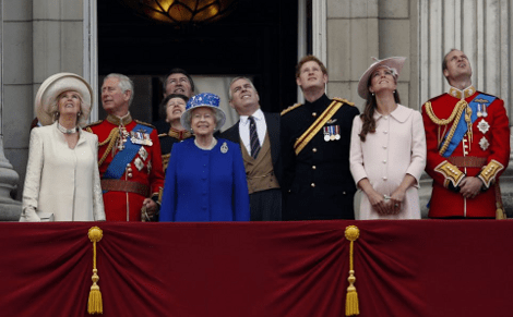 Η βασίλισσα Ελισάβετ γιόρτασε με λαμπρότητα τα γενέθλιά της και πήγε αμέσως μετά στο νοσοκομείο [εικόνες] | iefimerida.gr 2