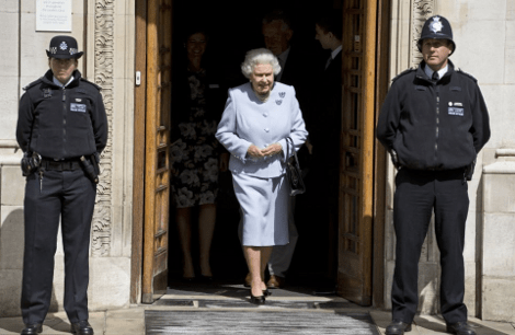 Η βασίλισσα Ελισάβετ γιόρτασε με λαμπρότητα τα γενέθλιά της και πήγε αμέσως μετά στο νοσοκομείο [εικόνες] | iefimerida.gr 5