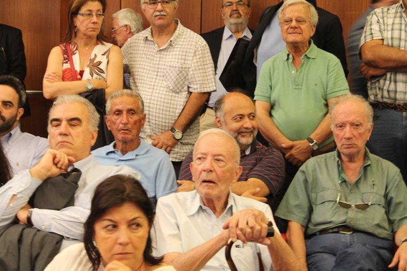 Γεννηματά: Φοράει, δεν φοράει γραβάτα ο Τσίπρας, η θηλιά στον λαιμό των Ελλήνων παραμένει [εικόνες] | iefimerida.gr 4