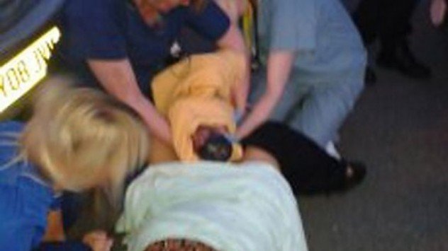 Ενα βιαστικό μωρό -Γεννήθηκε έξω από την πόρτα του μαιευτηρίου στη Μυτιλήνη [εικόνα] | iefimerida.gr 0