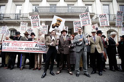 Οι τζέντλεμεν του Λονδίνου διαδηλώνουν κατά της... μόδας [εικόνες] | iefimerida.gr 0