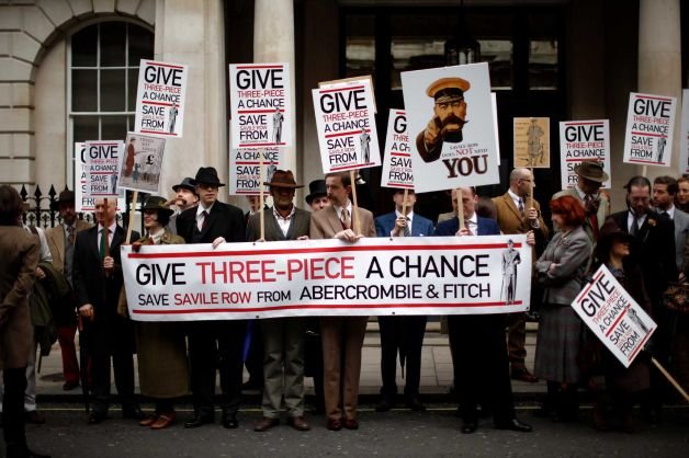 Οι τζέντλεμεν του Λονδίνου διαδηλώνουν κατά της... μόδας [εικόνες] | iefimerida.gr 2
