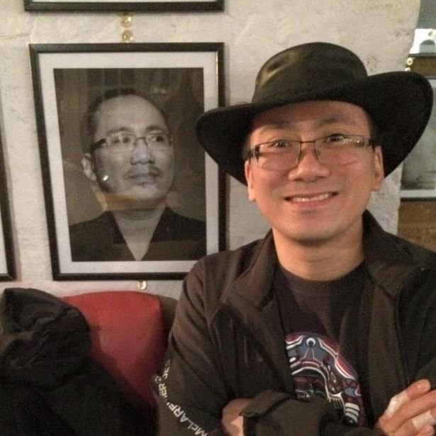 Δημοσιογράφος- ήρωας τραυματίστηκε στον λαιμό προστατεύοντας πορτιέρη από τους τρομοκράτες [εικόνες & βίντεο]  | iefimerida.gr 0