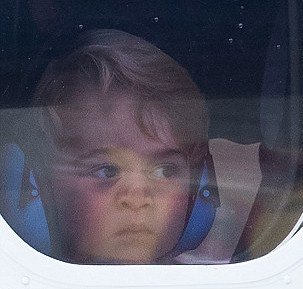 Οι νέες γκριμάτσες του πρίγκιπα Τζορτζ λιώνουν τη Βρετανία -Κόλλησε το πρόσωπό του στο τζάμι [εικόνες] | iefimerida.gr 2