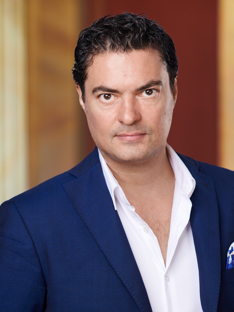 «Το Κοντσέρτο, έργο του 1969, ήταν η αφορμή για τη θρυλική σύμπραξη των νεαρών DEEP PURPLE με τηv ορχήστρα Royal Philharmonic, στο Royal Albert Hall του Λονδίνου. Ήταν η πρώτη σοβαρή συνύπαρξη ροκ και κλασικής μουσικής, η οποία δεν έγινε αντιληπτή τότε. Χρόνια όμως μετά, το έργο έχει αγαπηθεί και παίζεται σε όλο το κόσμο με μεγάλη επιτυχία» αναφέρει ο Γιώργος Πέτρου αναφορικά με τη συναυλία της Καμεράτας στο Μεγαρο