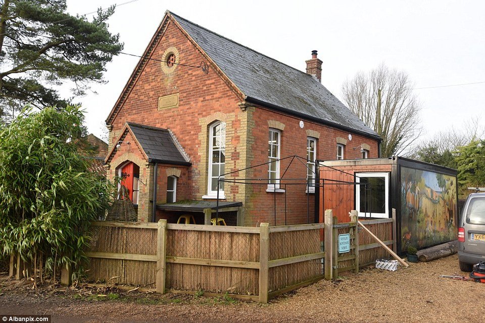 Ενας διάδοχος του θρόνου στο νηπιαγωγείο Μοντεσόρι [εικόνα] | iefimerida.gr 2