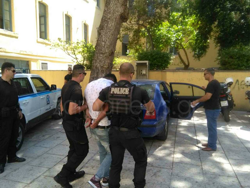 Προσωρινά κρατούμενος ο 20χρονος που παρέσυρε και σκότωσε τους 2 φοιτητές στα Χανιά | iefimerida.gr 0