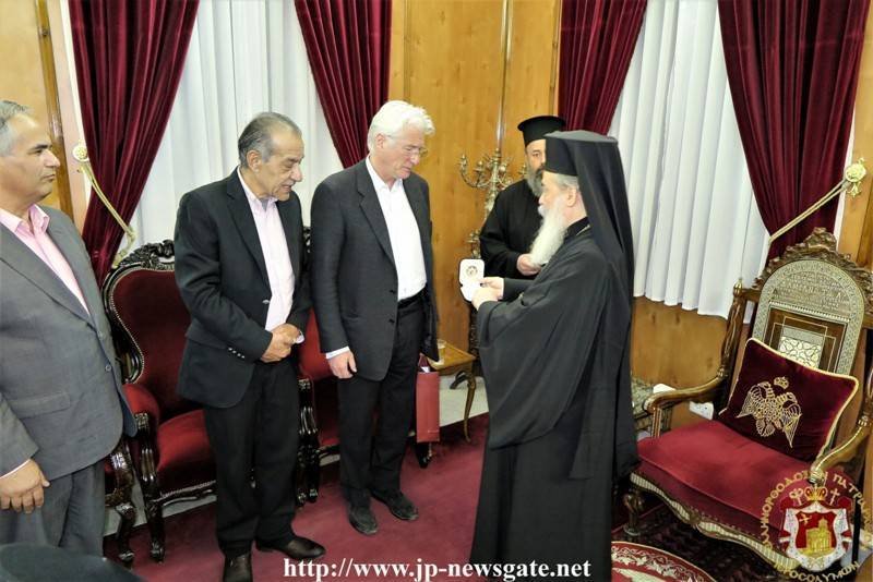 Ο Ρίτσαρντ Γκιρ στον πατριάρχη Ιεροσολύμων: Ρώτησε για τη μετάνοια και τον εξαγνισμό [εικόνες] | iefimerida.gr 4