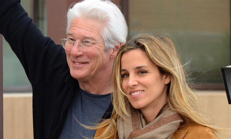 Τρίτο στεφάνι -Ξανά γαμπρός ο Ρίτσαρντ Γκιρ στα 68 του [εικόνες] | iefimerida.gr 3