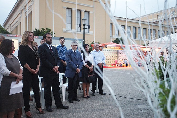 Υπάρχει υφυπουργός Γκερέκου; Εθεάθη στο Φεστιβάλ Βιβλίου [εικόνες] | iefimerida.gr 2