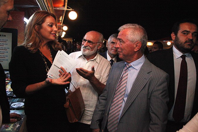 Υπάρχει υφυπουργός Γκερέκου; Εθεάθη στο Φεστιβάλ Βιβλίου [εικόνες] | iefimerida.gr 3
