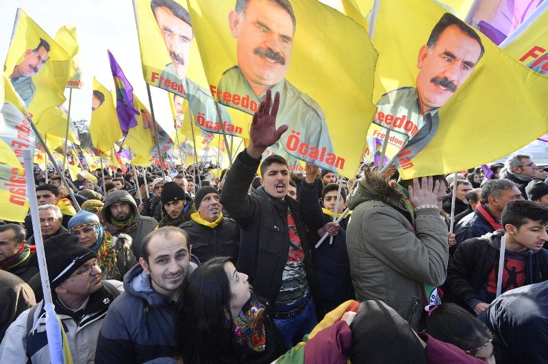 Γερμανία: Στους δρόμους 25.000 Κούρδοι και Αλεβίτες  -Διαδήλωσαν κατά του Ερντογάν [εικόνες]  | iefimerida.gr 1