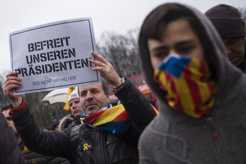 Γερμανία: Στους δρόμους εκατοντάδες διαδηλωτές υπέρ του Πουτζντεμόν [εικόνες] | iefimerida.gr 0