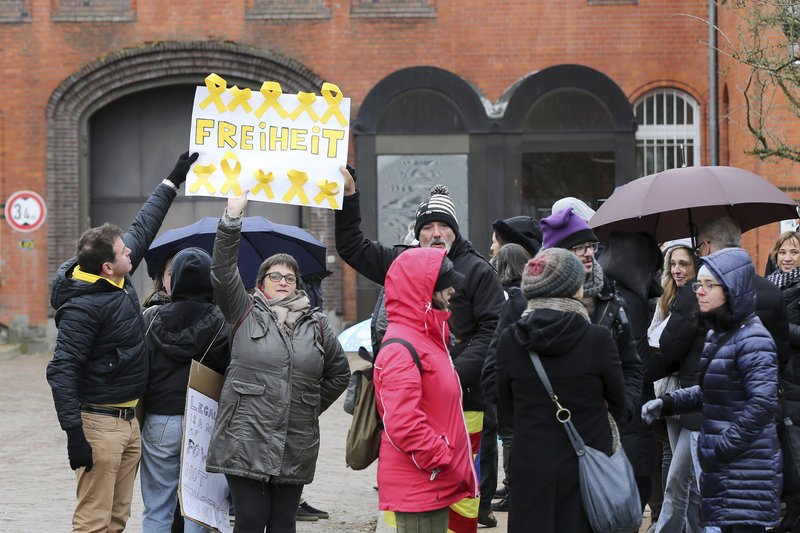 Γερμανία: Στους δρόμους εκατοντάδες διαδηλωτές υπέρ του Πουτζντεμόν [εικόνες] | iefimerida.gr 3