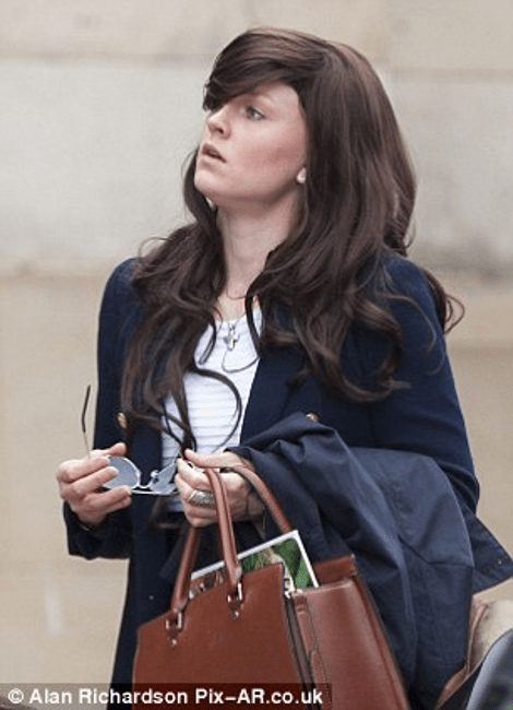 Πριγκίπισσα μέθυσε, προσπάθησε να κάνει στριπτίζ, έβρισε τους Μουσουλμάνους και μετά έβαλε περούκα για να μην την αναγνωρίσουν [εικόνες] | iefimerida.gr 0