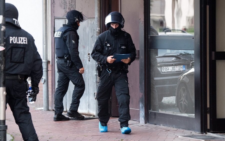 Γερμανία: Εφοδος των Ειδικών Δυνάμεων σε τζαμί και σπίτια μουσουλμάνων [εικόνες & βίντεο] | iefimerida.gr 2