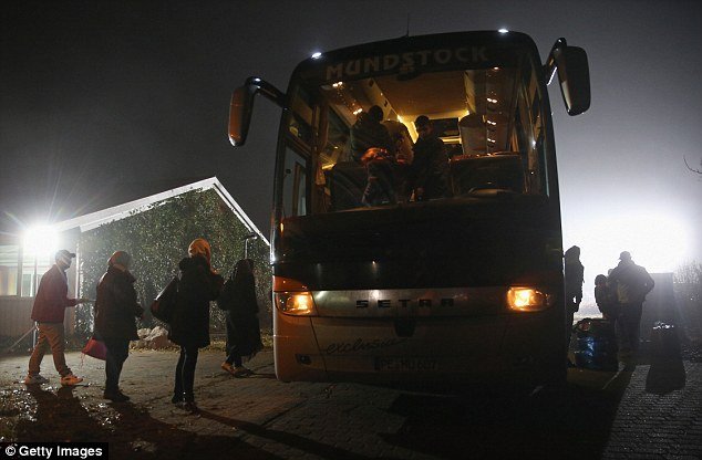 Γερμανία: 700 πρόσφυγες θα φιλοξενηθούν σε χωριό 100 κατοίκων -Η άφιξη στη νέα πατρίδα τους [εικόνες] | iefimerida.gr 0
