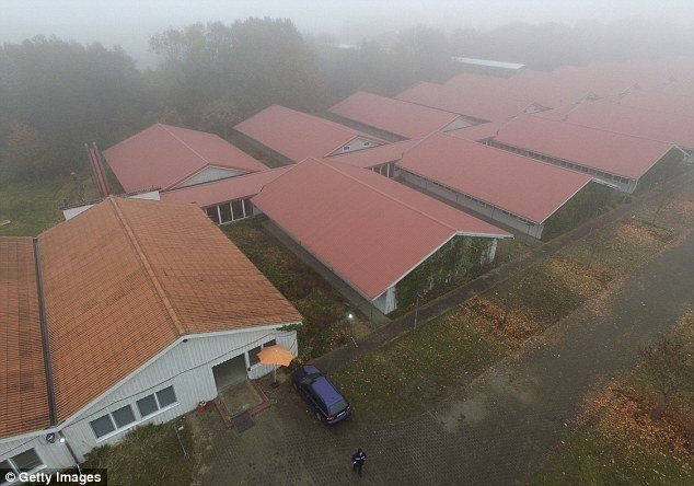 Γερμανία: 700 πρόσφυγες θα φιλοξενηθούν σε χωριό 100 κατοίκων -Η άφιξη στη νέα πατρίδα τους [εικόνες] | iefimerida.gr 3