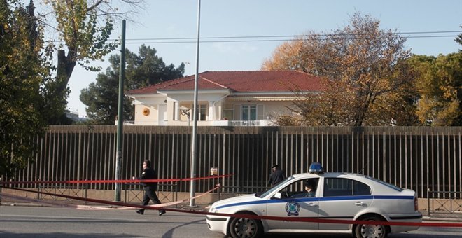 Ο πρέσβης της Γερμανίας στην Αθήνα παρακολουθεί Μουντιάλ με ημίγυμνες Βραζιλιάνες [εικόνες] | iefimerida.gr 1