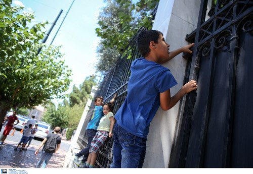 Διαμαρτυρία προσφύγων έξω από τη γερμανική πρεσβεία στην Αθήνα [εικόνες] | iefimerida.gr 0