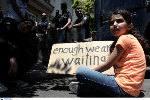 Διαμαρτυρία προσφύγων έξω από τη γερμανική πρεσβεία στην Αθήνα [εικόνες] | iefimerida.gr 4