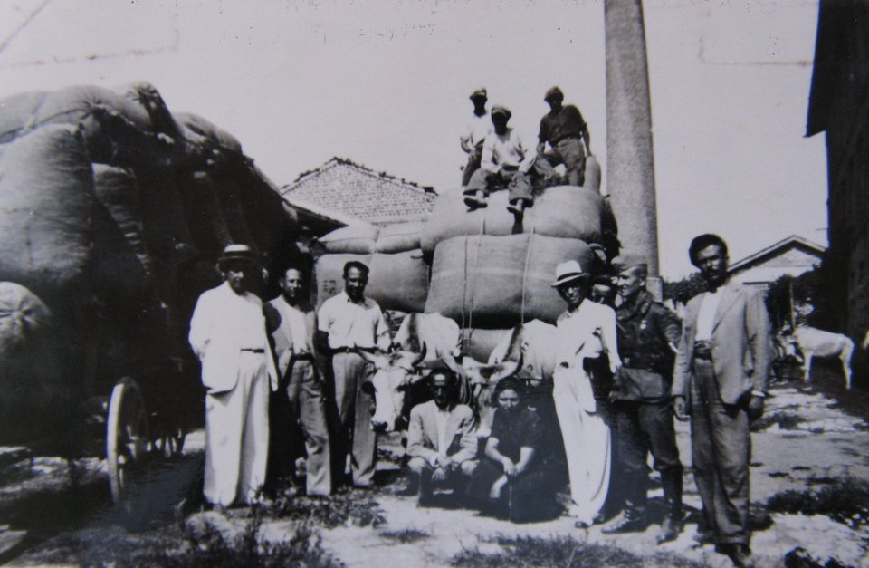 Η καθημερινότητα των εργατριών στο θρυλικό εργοστάσιο μεταξιού στο Σουφλί του 1900 [εικόνες & βίντεο]  | iefimerida.gr 1