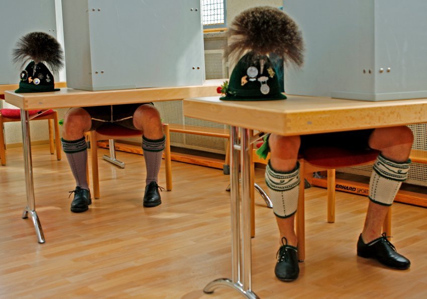 Δείτε πώς ψήφισαν οι Γερμανοί-Φόρεσαν τις παραδοσιακές τους στολές και φωτογραφήθηκαν στην κάλπη [εικόνες] | iefimerida.gr 4