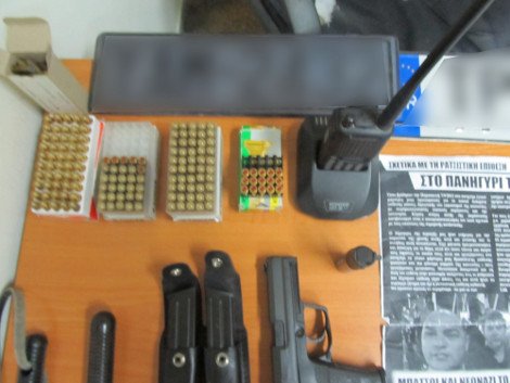 Συνελήφθη και ο αστυνομικός φρουρός του Γερμενή - Στην κατοχή του όπλα και ΙΧ με πλαστές πινακίδες [εικόνες] | iefimerida.gr 2