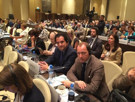 «Εσπασε ο πάγος» ανάμεσα σε Ψυχάρη και Γεωργιάδη -Κάθονται δίπλα δίπλα και φωτογραφίζονται | iefimerida.gr 0