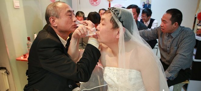 Νυφούλα ντύθηκε επιτέλους 65χρονος Κινέζος [εικόνα+βίντεο]  | iefimerida.gr 0