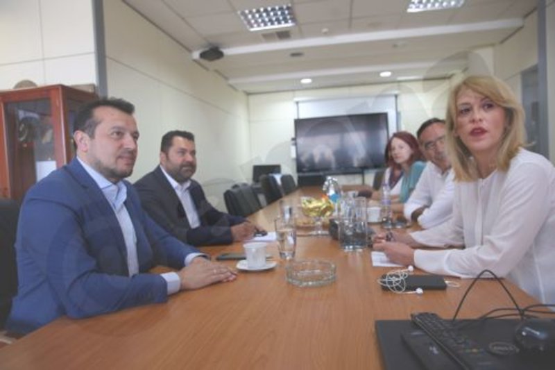 Ο Υπουργός Ψηφιακής Πολιτικής, Τηλεπικοινωνιών και Ενημέρωσης, Νίκος Παππάς συναντήθηκε με την Περιφερειάρχη Αττικής, Ρένα Δούρου/ Φωτογραφία ΑΠΕ ΜΠΕ