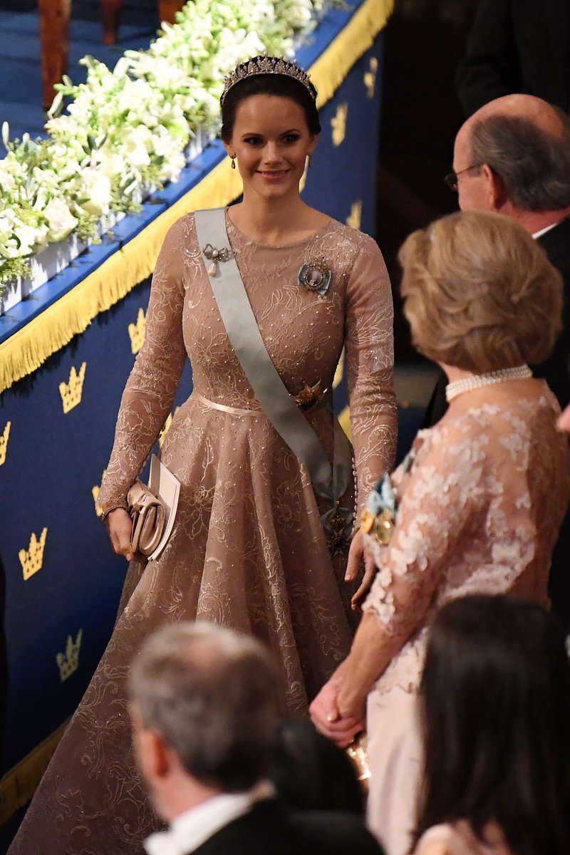 Η λαμπερή απονομή των Νόμπελ -Βασίλισσες, πριγκίπισσες και γκλαμ παρουσίες [εικόνες] | iefimerida.gr 7