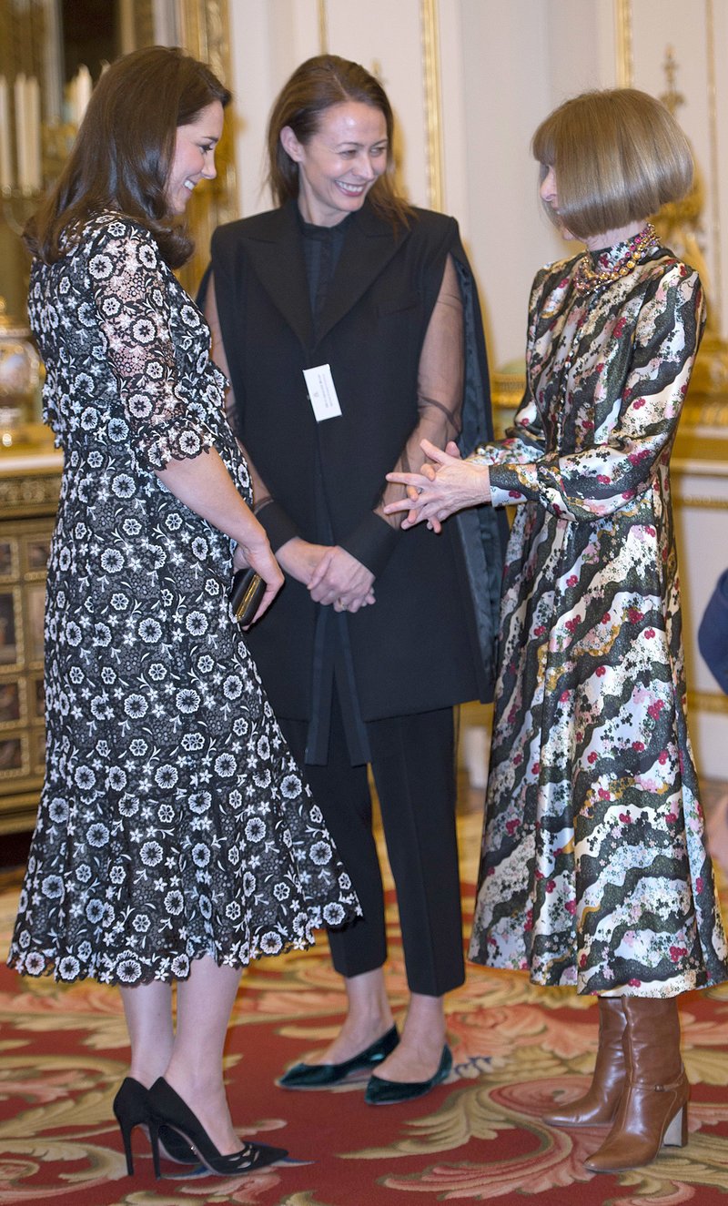  Η Αννα Γουίντορ συνάντησε την Κέιτ Μίντλετον και έκανε κάτι που κάνει εξαιρετικά σπάνια -Καλεσμένη στο παλάτι [εικόνες] | iefimerida.gr 4