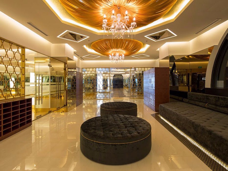 Ασιατικό γυμναστήριο: 24.000 δολάρια για χρυσά σαλόνια, κρύσταλλα και βελούδο [εικόνες]  | iefimerida.gr 3