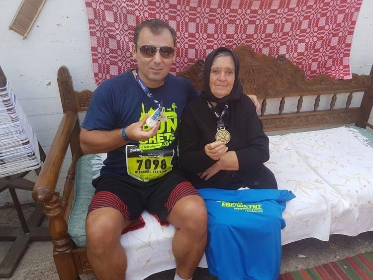 Και το χρυσό του ημιμαραθωνίου Κρήτης πάει στη... viral γιαγιά [βίντεο] | iefimerida.gr 2