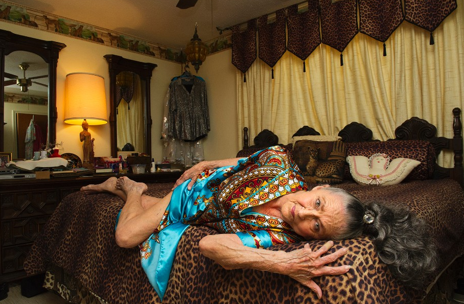 Τι γίνονται οι στριπτιζέζ όταν γεράσουν -70άρες χορεύτριες μπουρλέσκ με... νεανικό αέρα [εικόνες] | iefimerida.gr 10