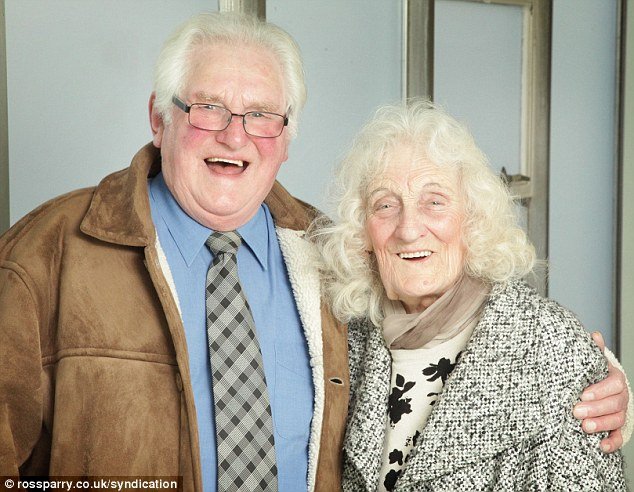 Είχε 20 χρόνια έναν όγκο στο λαιμό σαν μπάλα ποδοσφαίρου -Ισχυρίστηκε ότι δεν το είχε καταλάβει [εικόνες] | iefimerida.gr 1