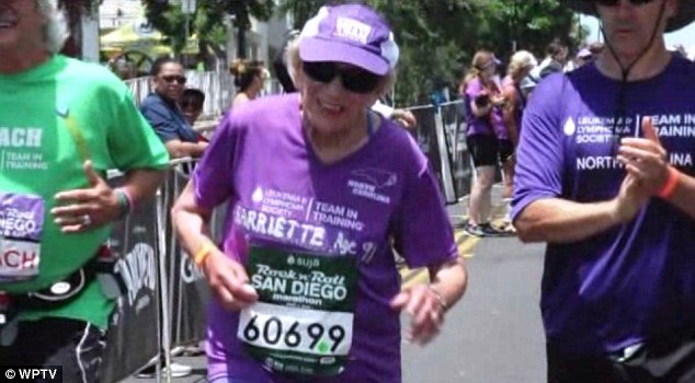 Σούπερ γιαγιά ετών 91: Σπάει δύο ρεκόρ σε μαραθώνιο και... συνεχίζει ακάθεκτη παρά τα προβλήματα υγείας [εικόνες] | iefimerida.gr 0