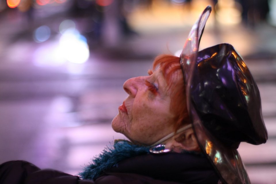 Η γιαγιά που κάνει θραύση με τις πόζες της [εικόνες] | iefimerida.gr 2