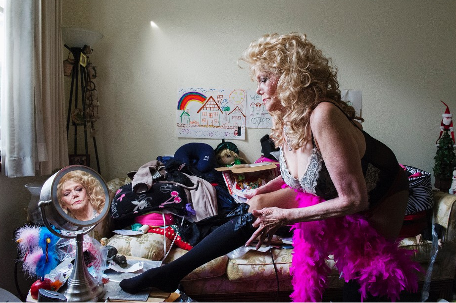 Τι γίνονται οι στριπτιζέζ όταν γεράσουν -70άρες χορεύτριες μπουρλέσκ με... νεανικό αέρα [εικόνες] | iefimerida.gr 5