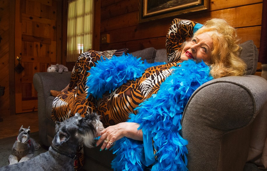 Τι γίνονται οι στριπτιζέζ όταν γεράσουν -70άρες χορεύτριες μπουρλέσκ με... νεανικό αέρα [εικόνες] | iefimerida.gr 7