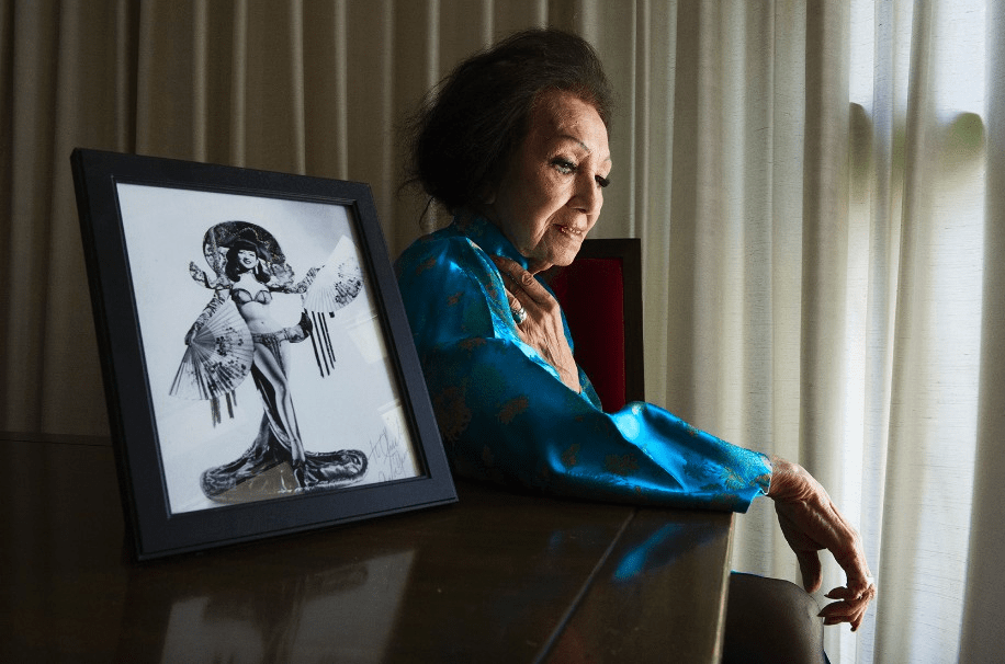 Τι γίνονται οι στριπτιζέζ όταν γεράσουν -70άρες χορεύτριες μπουρλέσκ με... νεανικό αέρα [εικόνες] | iefimerida.gr 8