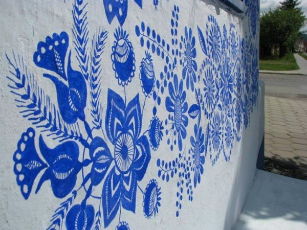 Γιαγιά ταλέντο: 87χρονη από την Τσεχία ζωγραφίζει το χωριό της [εικόνες] | iefimerida.gr 2